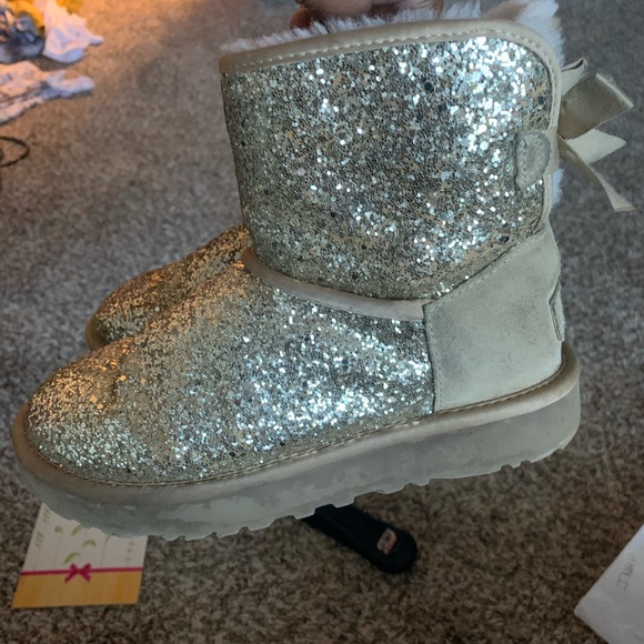 Cute Bailey Bow gold glitter shirt - Picture 2 of 4